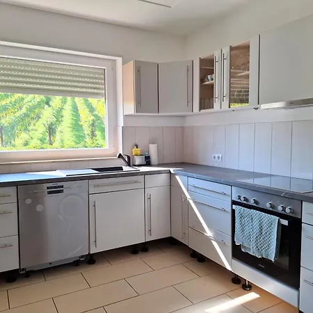 Apartment 3 Bedroom Burgpanorama Im Haus Frey Mit Ausblick, 2 Baeder, Parken Vor Dem Haus, Balkon, Kueche *