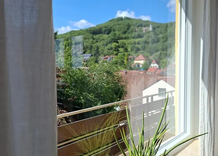 公寓 3 Bedroom Burgpanorama Im Haus Frey Mit Ausblick, 2 Baeder, Parken Vor Dem Haus, Balkon, Kueche